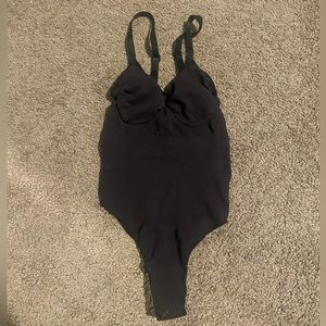 SKIMS Thong Bodysuit S/M NWOT